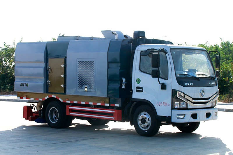 東風小多利卡后置吸塵車   4方垃圾箱 1方清水箱