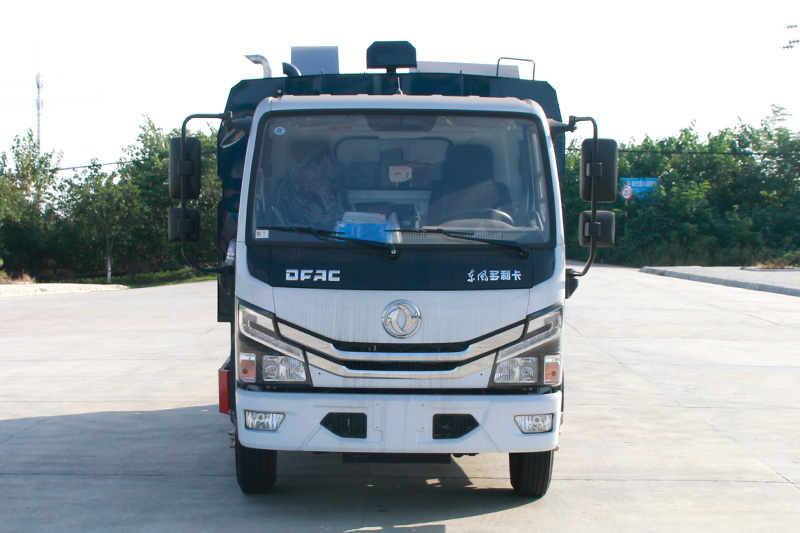 東風小多利卡后置吸塵車   4方垃圾箱 1方清水箱