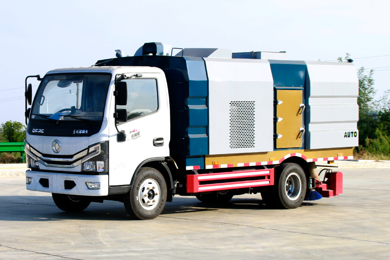 東風小多利卡后置吸塵車   4方垃圾箱 1方清水箱