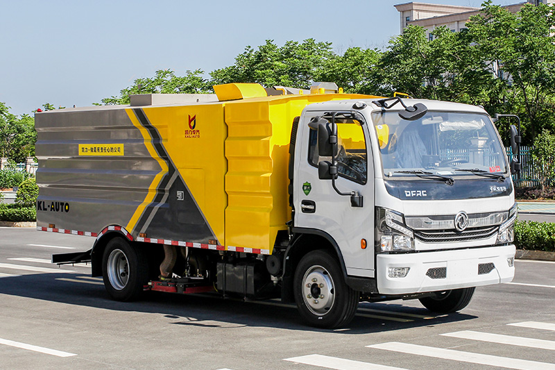 東風大多利卡中置吸塵車  6方垃圾箱 1.5方清水箱