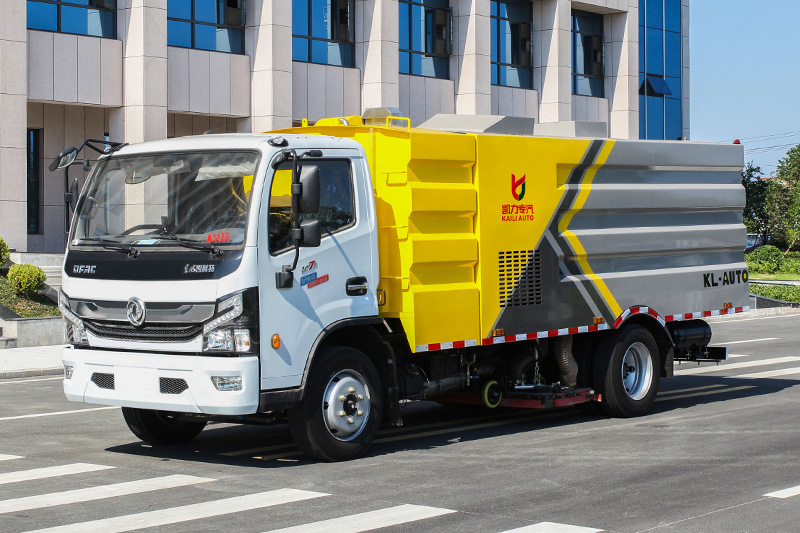東風大多利卡中置吸塵車  6方垃圾箱 1.5方清水箱