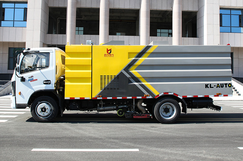 東風大多利卡中置吸塵車  6方垃圾箱 1.5方清水箱