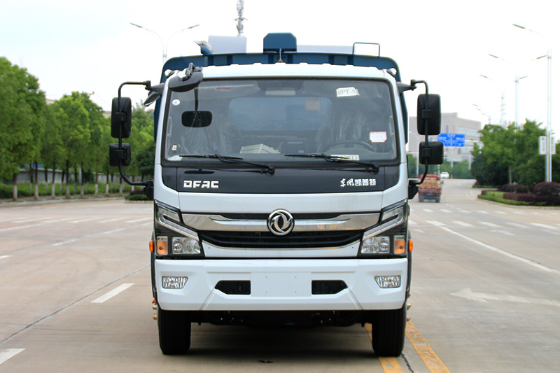 東風(fēng)大多利卡后置吸塵車(chē) 5方垃圾箱 1.5方清水箱
