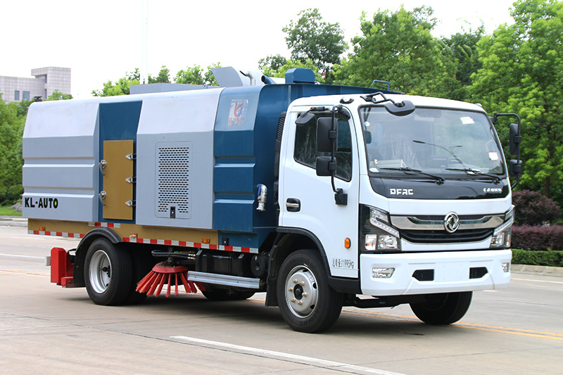 東風(fēng)大多利卡后置吸塵車(chē) 5方垃圾箱 1.5方清水箱