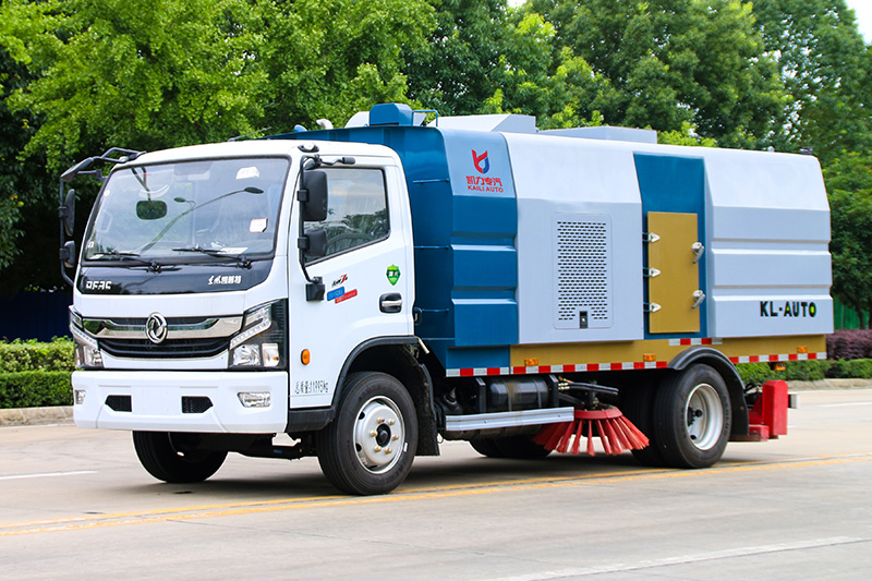 東風(fēng)大多利卡后置吸塵車(chē) 5方垃圾箱 1.5方清水箱