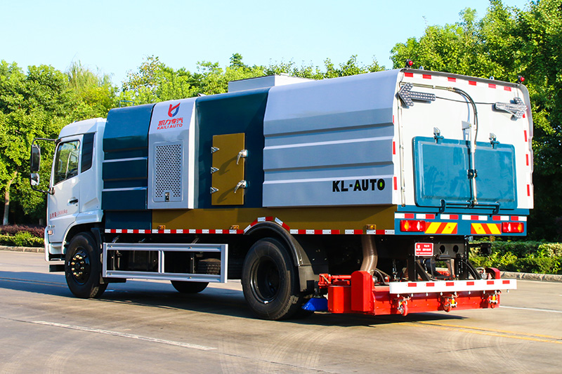 東風(fēng)天錦后置吸塵車(chē)  7方垃圾箱 3方清水箱