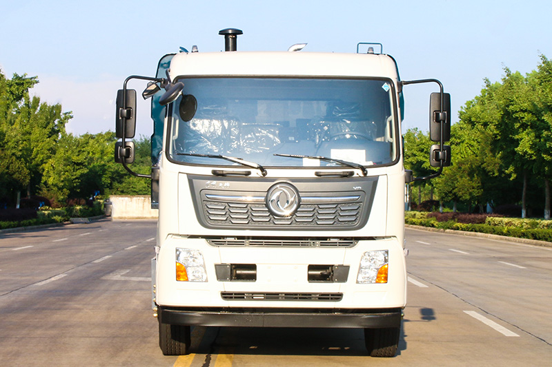 東風(fēng)天錦后置吸塵車(chē)  7方垃圾箱 3方清水箱
