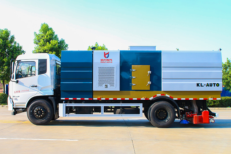 東風(fēng)天錦后置吸塵車(chē)  7方垃圾箱 3方清水箱