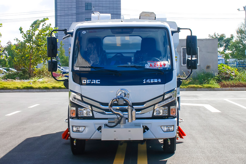 東風(fēng)小多利卡洗掃車(chē)  2.5垃圾箱  3方清水箱