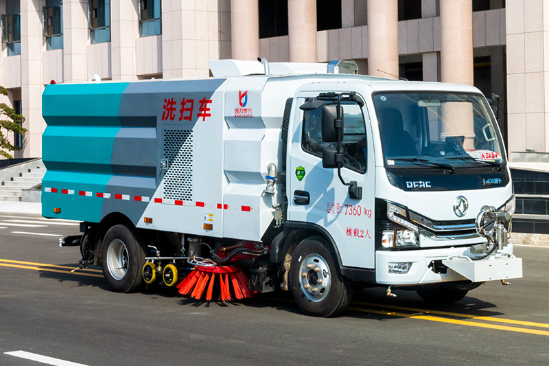東風(fēng)小多利卡洗掃車(chē)  2.5垃圾箱  3方清水箱