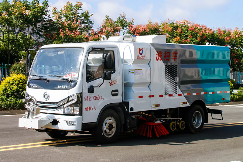 東風(fēng)小多利卡洗掃車(chē)  2.5垃圾箱  3方清水箱