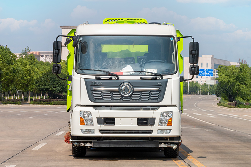 東風天錦洗掃車    7垃圾箱  9方清水箱