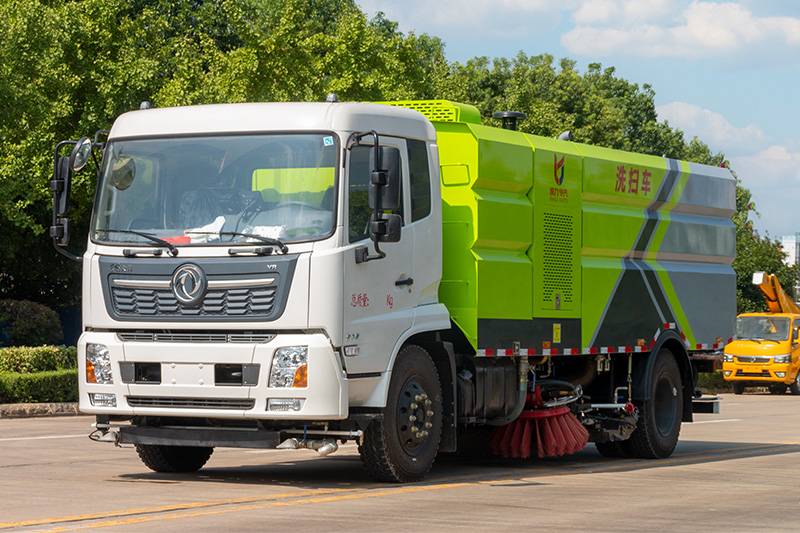 東風天錦洗掃車    7垃圾箱  9方清水箱