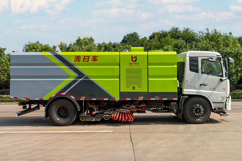 東風天錦洗掃車    7垃圾箱  9方清水箱
