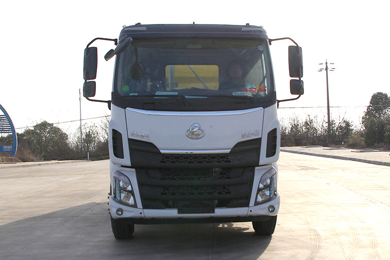東風(fēng)柳汽洗掃車   7垃圾箱  9方清水箱