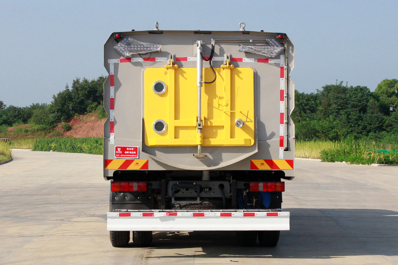 重汽汕德卡洗掃車   7垃圾箱  9方清水箱