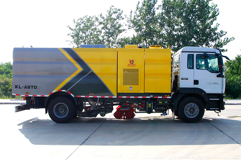 重汽汕德卡洗掃車   7垃圾箱  9方清水箱