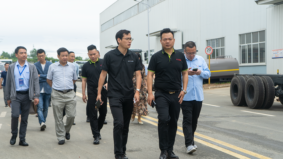 【特別報道】共商合作、共謀發展、共話未來|隨州市專用汽車智能制造轉型升級發展交流大會與會政商代表蒞臨凱力集團參觀考察