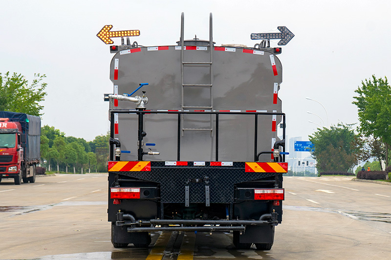 東風D9水泥凈漿灑水車